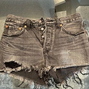 Size 28 Black Levi’s Denim Shorts